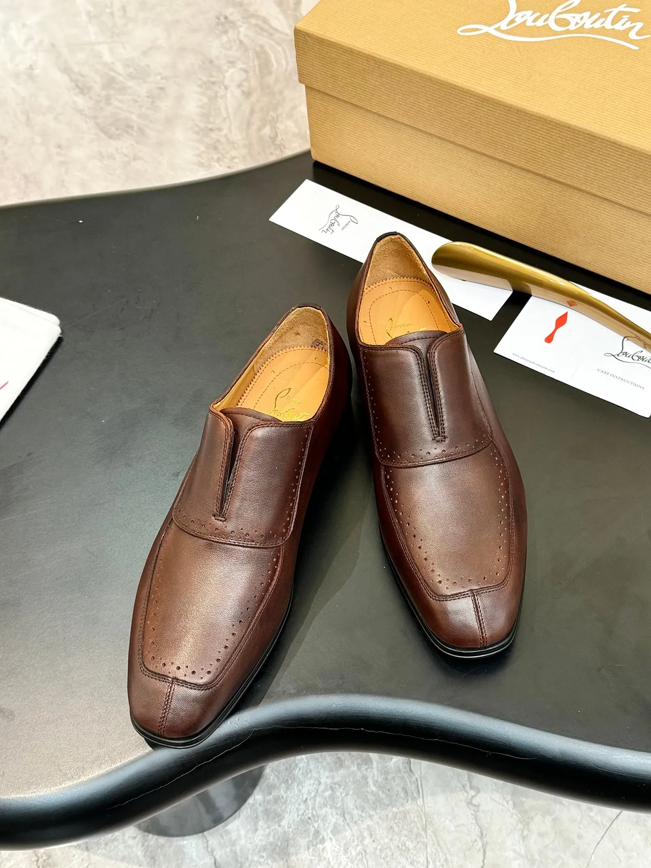💰960 ••New real shots••CL～High-end men’s 👔Casual•loafers with red soles! ••🆑Genuine and top-quality goods from original orders ••✅💯 Purchase goods from top-quality original orders! Original imported patterned cowhide ➕Imported cowhide lining ➕Cowhide feet ➕Original leather outsole~🉑️Feel free to compare the authentic ones! Size: 39-44 (38.45.46.47 can be customized)